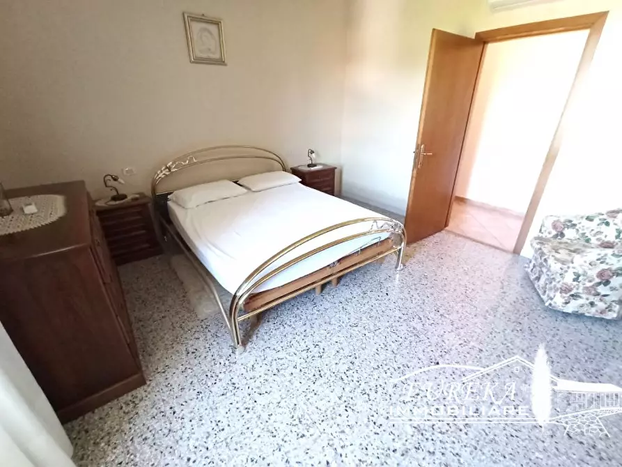 Immagine 21 di Casa indipendente in vendita  a Castiglione Del Lago