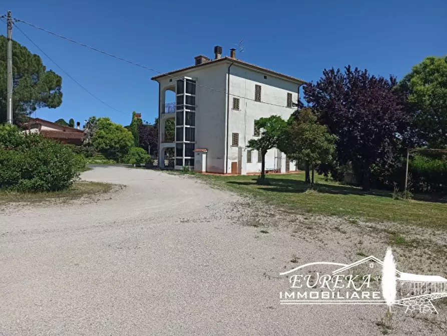 Immagine 25 di Casa indipendente in vendita  a Castiglione Del Lago
