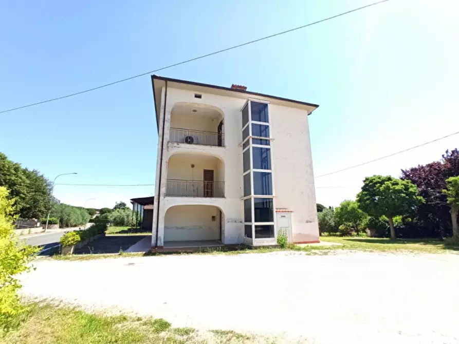 Immagine 32 di Casa indipendente in vendita  a Castiglione Del Lago