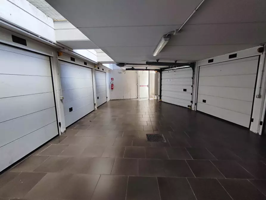 Immagine 1 di Garage in vendita  a Padova