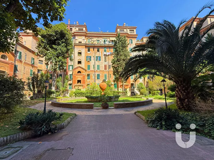 Immagine 1 di Attico in vendita  in Piazza Santa Maria Liberatrice a Roma
