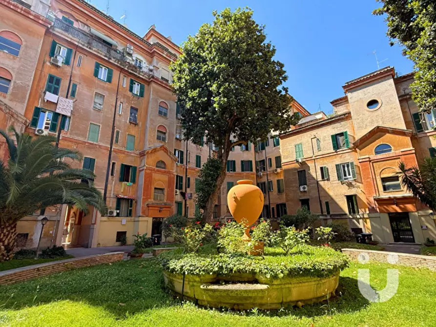 Immagine 2 di Attico in vendita  in Piazza Santa Maria Liberatrice a Roma
