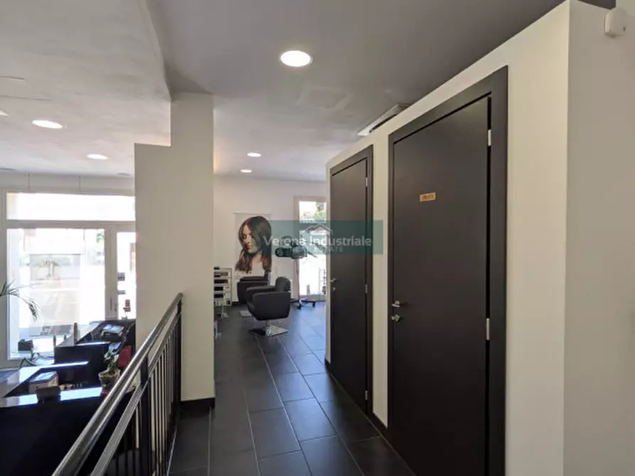 Immagine 3 di Negozio in affitto  in Via Quadrato a Villafranca Di Verona