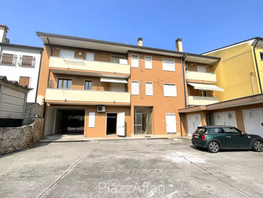 Immagine 3 di Negozio in vendita  in Via Roma a Brugine