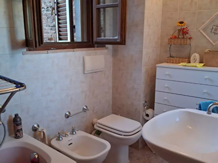 Immagine 10 di Casa indipendente in vendita  a Torrita Di Siena