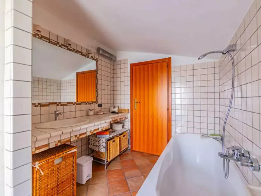 Immagine 13 di Casa bifamiliare in vendita  in Via dell'Ariete a Guidonia Montecelio