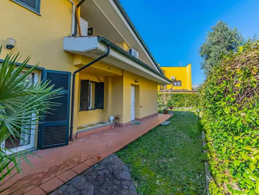 Immagine 40 di Casa bifamiliare in vendita  in Via dell'Ariete a Guidonia Montecelio