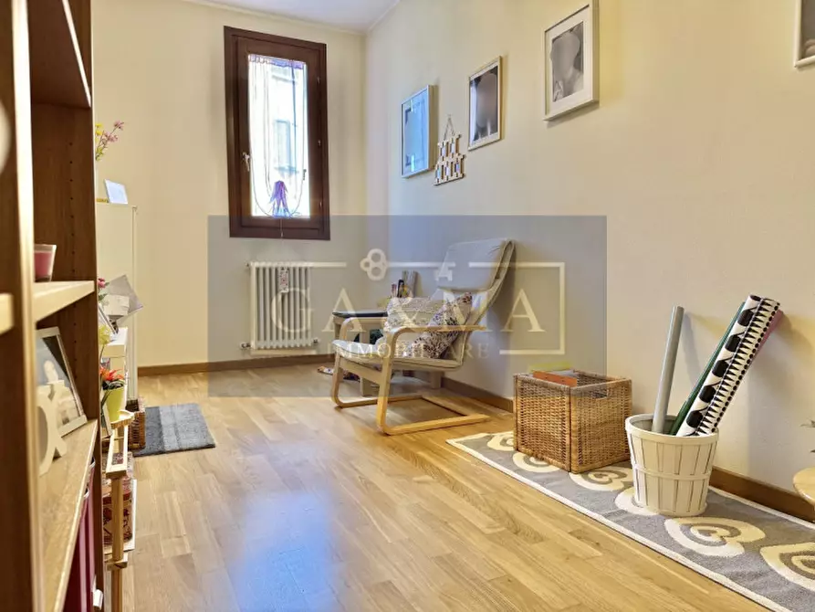 Immagine 16 di Appartamento in vendita  a Parma
