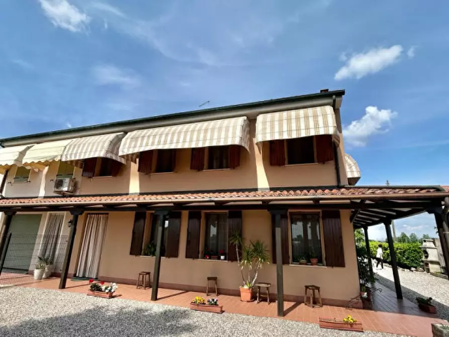 Immagine 1 di Casa bifamiliare in vendita  in Via Lago Zorzi a Montagnana