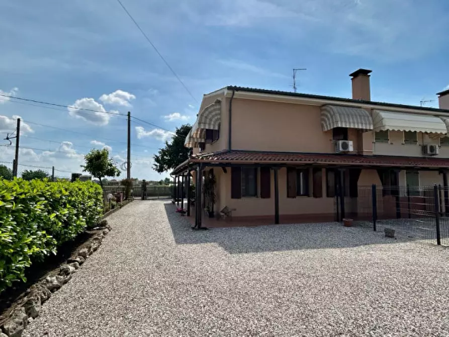 Immagine 3 di Casa bifamiliare in vendita  in Via Lago Zorzi a Montagnana