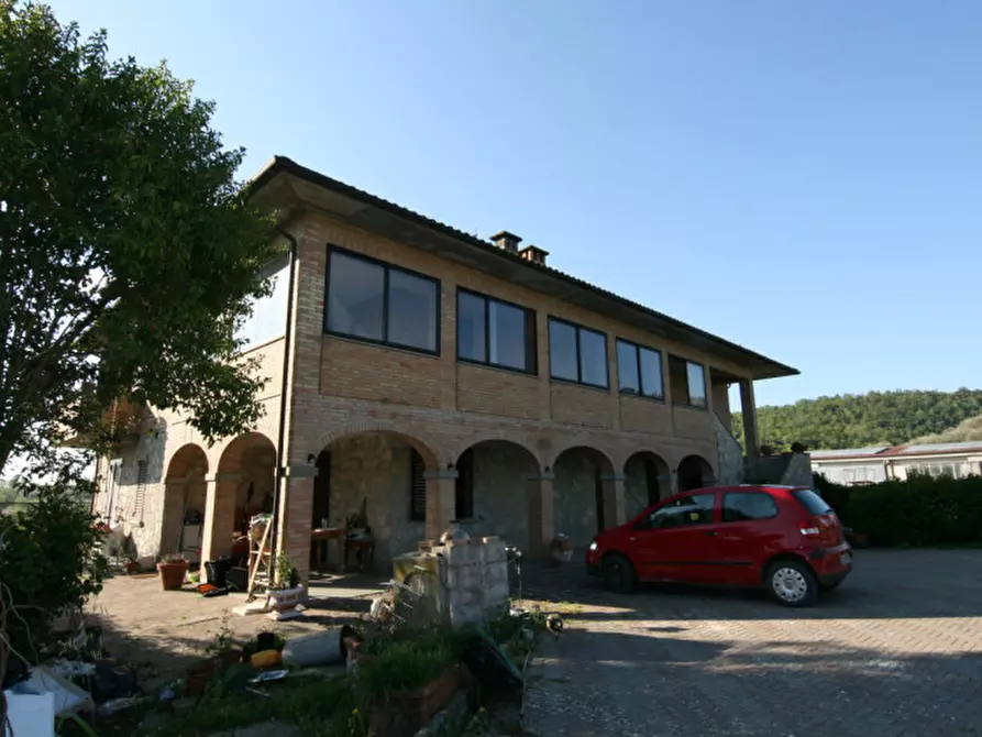 Immagine 1 di Villa in vendita  a Sinalunga