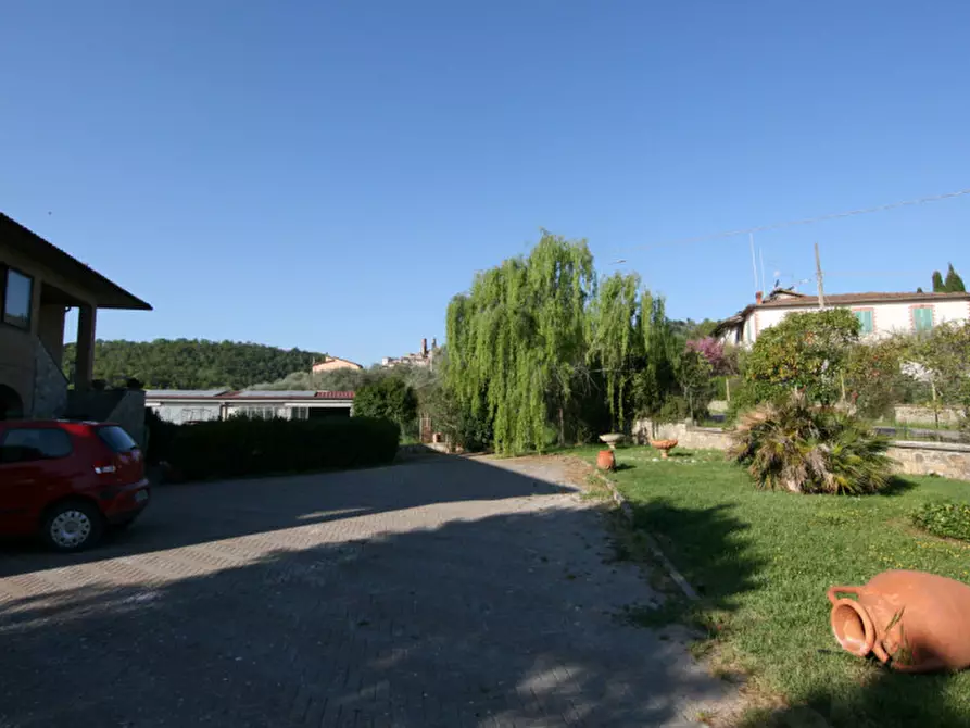 Immagine 13 di Villa in vendita  a Sinalunga