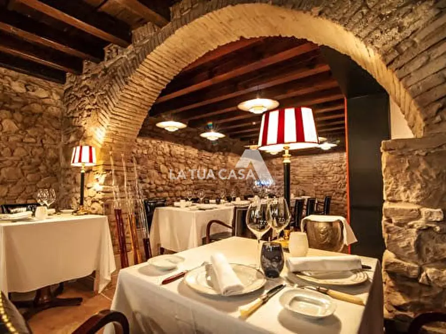 Immagine 3 di Attività commerciale in vendita  a Verona