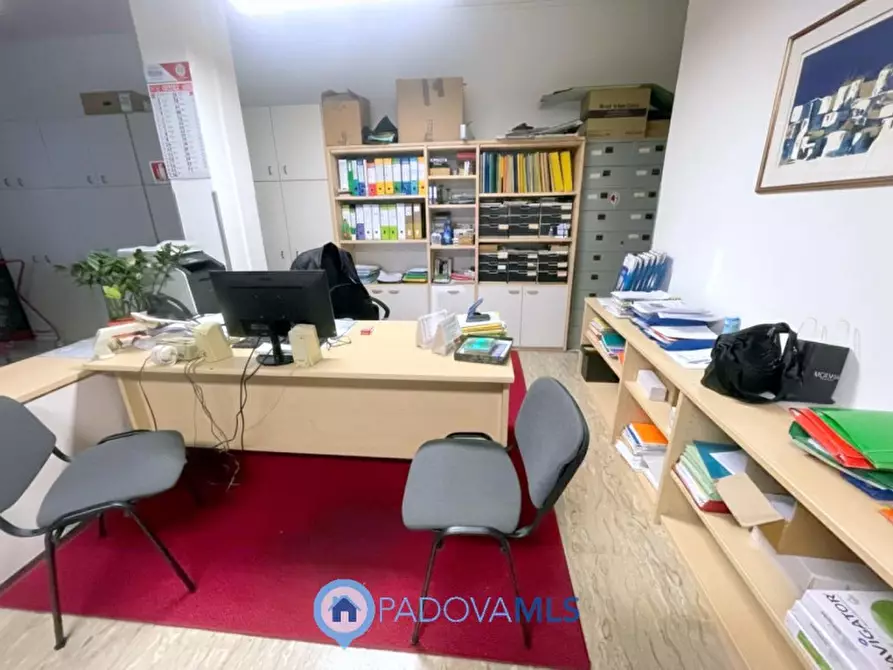 Immagine 3 di Negozio in vendita  in Via Andrea Colotti a Padova
