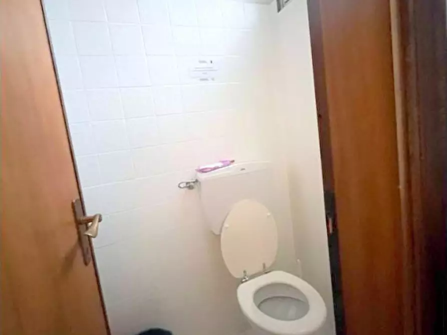 Immagine 5 di Negozio in vendita  in Via Andrea Colotti a Padova