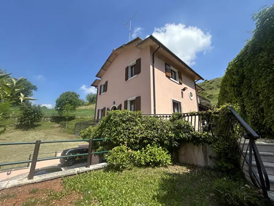 Immagine 1 di Villa in vendita  in Via Circonvallazione a Velo Veronese