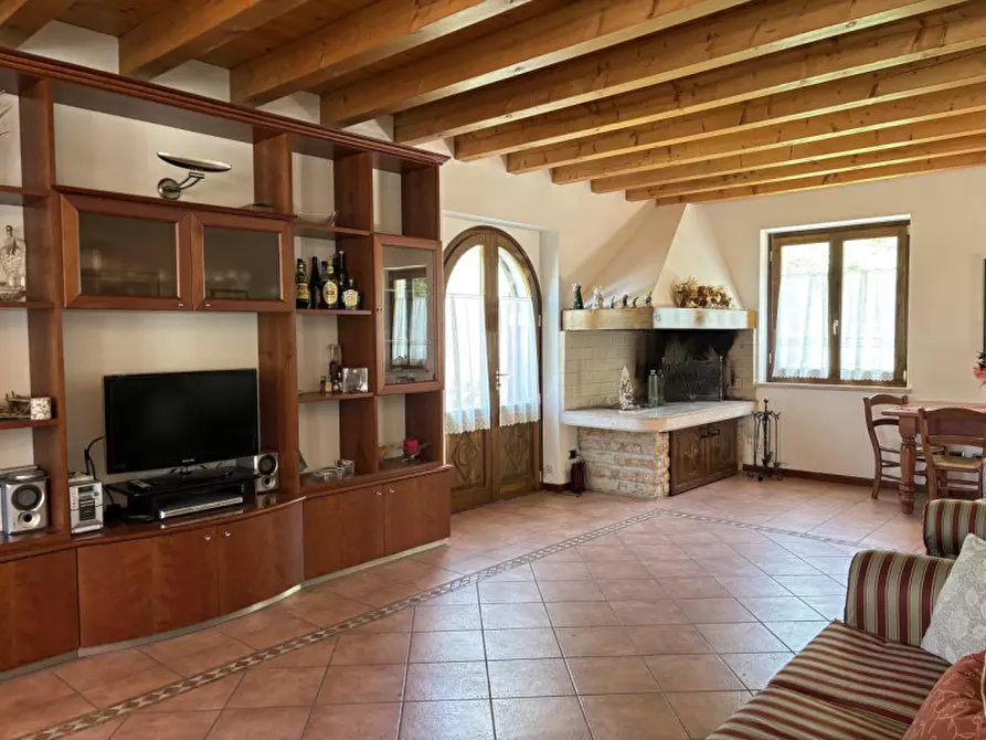 Immagine 4 di Villa in vendita  in Via Circonvallazione a Velo Veronese