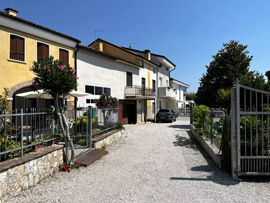 Immagine 1 di Villetta a schiera in vendita  in Via Belvedere a Villaga