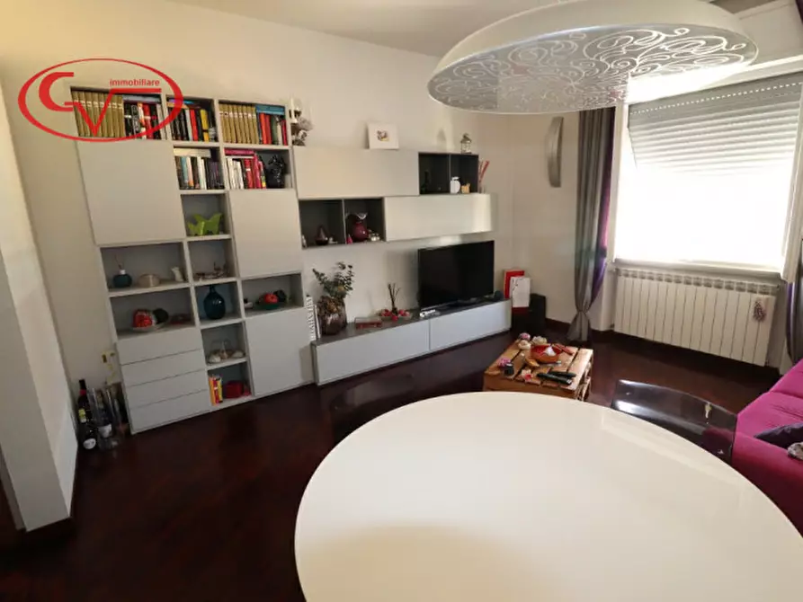Immagine 2 di Appartamento in vendita  in via Montegrappa a Montevarchi