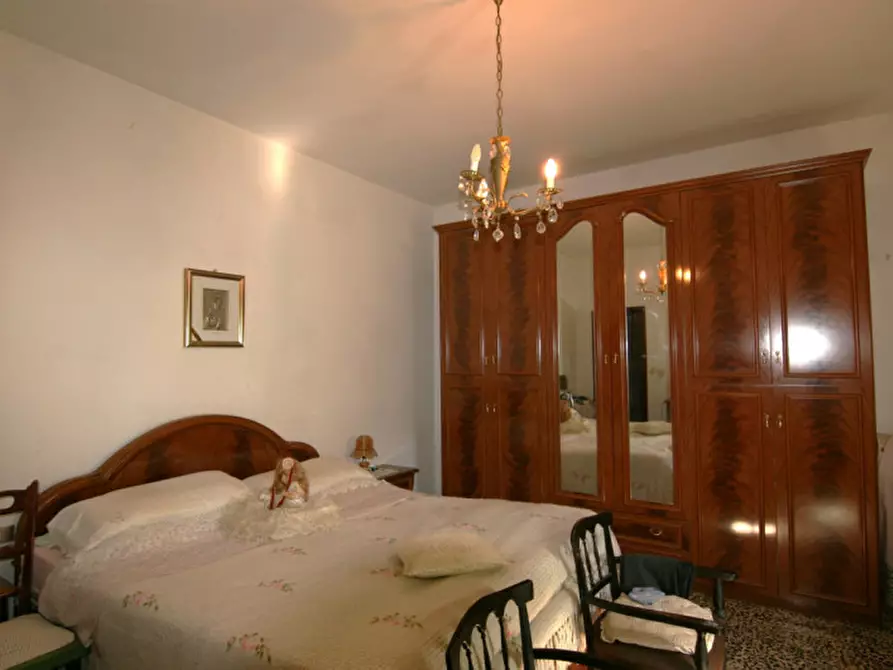 Immagine 8 di Casa indipendente in vendita  a Montalcino
