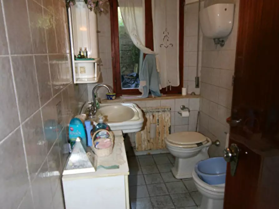 Immagine 11 di Casa indipendente in vendita  a Montalcino