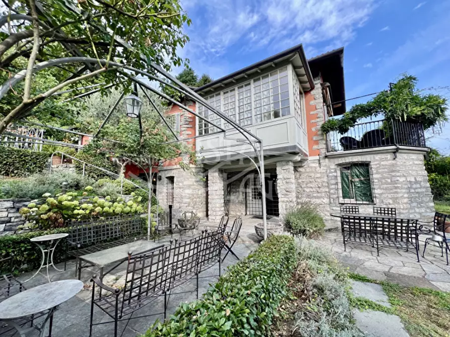 casa indipendente in vendita a Como in zona Monte Olimpino