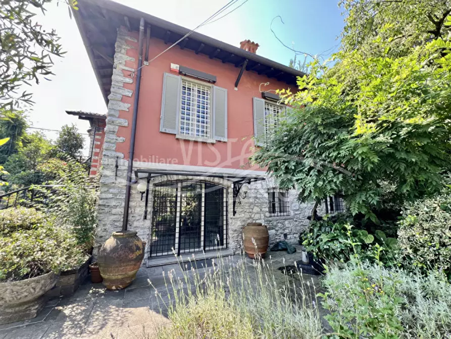 Immagine 3 di Villa in vendita  in Via Achille Sacchi 9 a Como