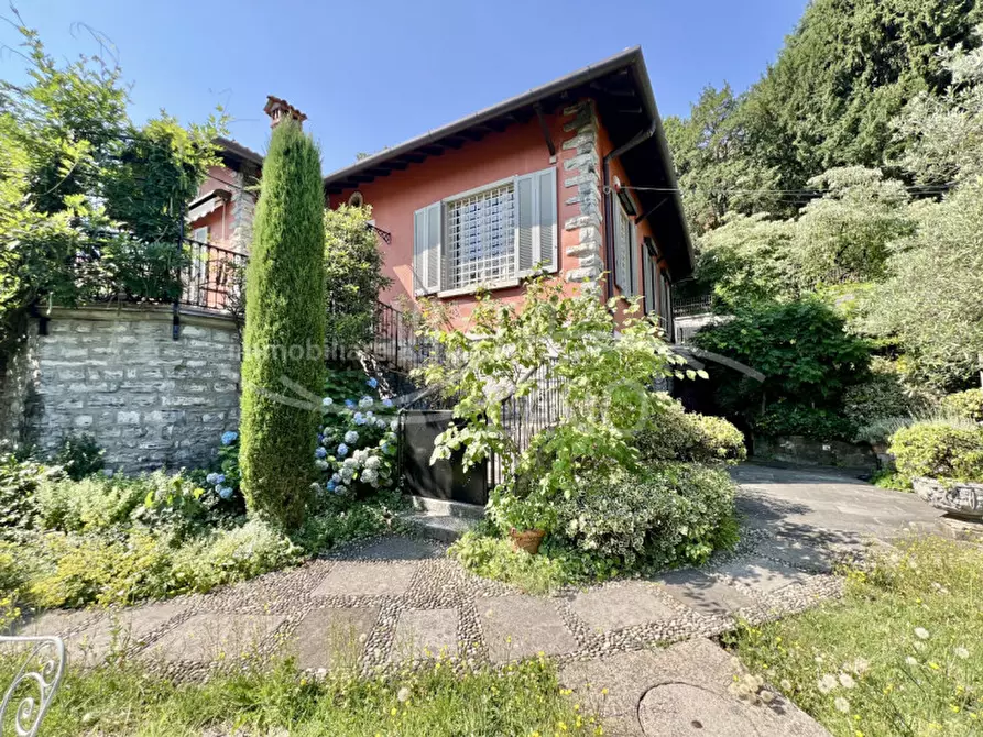Immagine 5 di Villa in vendita  in Via Achille Sacchi 9 a Como