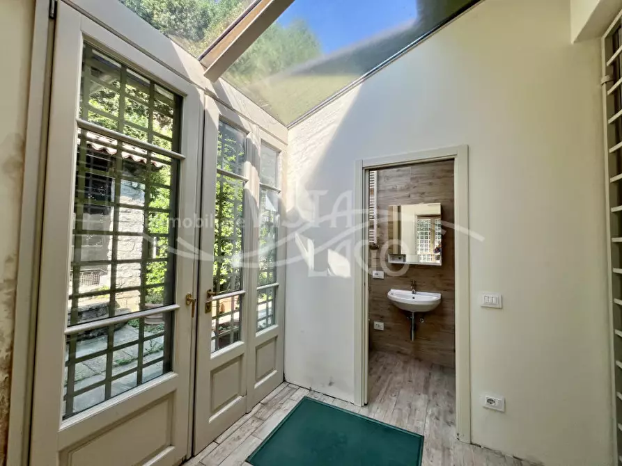 Immagine 15 di Villa in vendita  in Via Achille Sacchi 9 a Como
