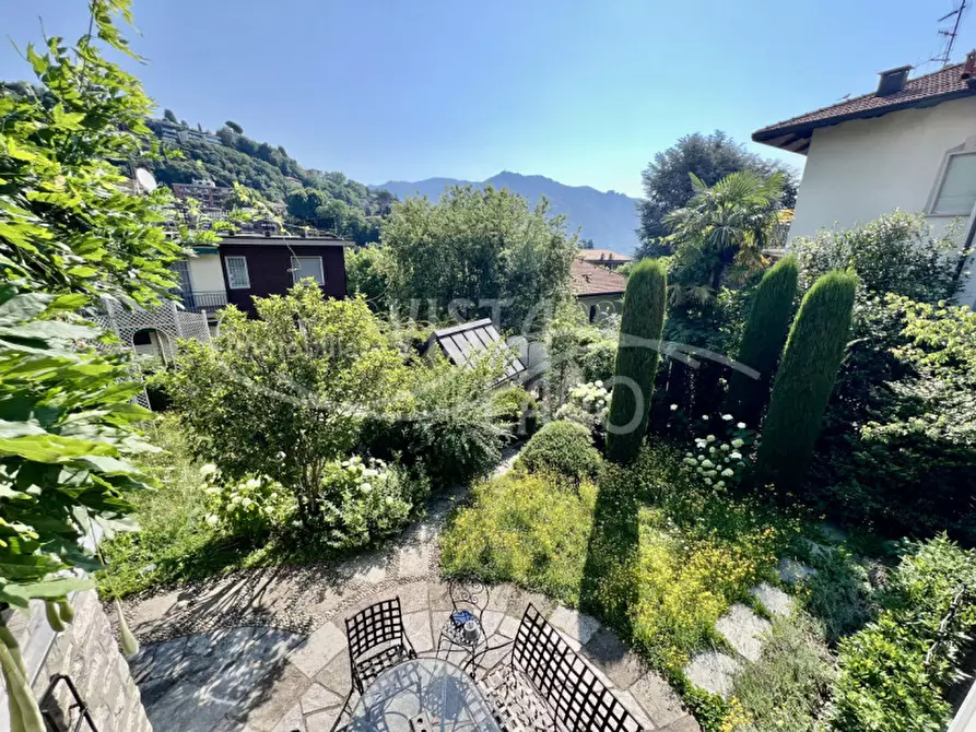 Immagine 27 di Villa in vendita  in Via Achille Sacchi 9 a Como