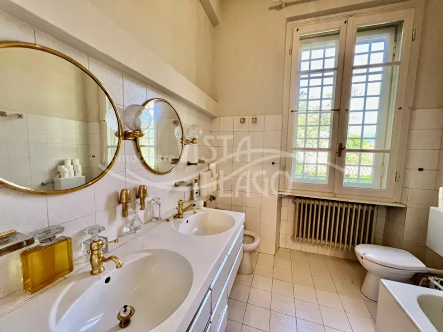 Immagine 31 di Villa in vendita  in Via Achille Sacchi 9 a Como