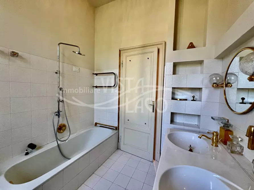 Immagine 32 di Villa in vendita  in Via Achille Sacchi 9 a Como