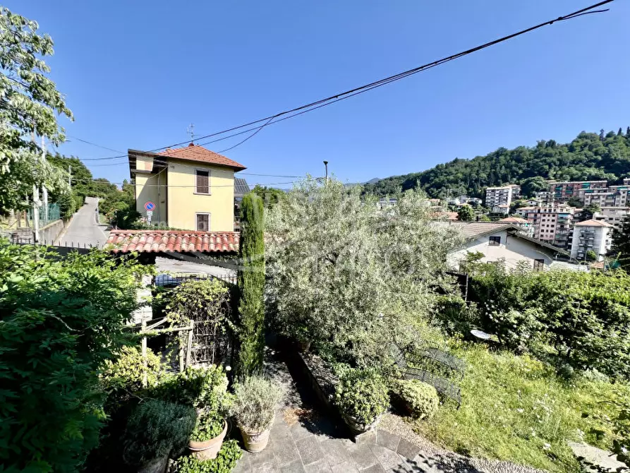 Immagine 37 di Villa in vendita  in Via Achille Sacchi 9 a Como