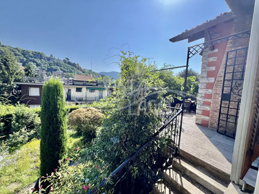 Immagine 38 di Villa in vendita  in Via Achille Sacchi 9 a Como