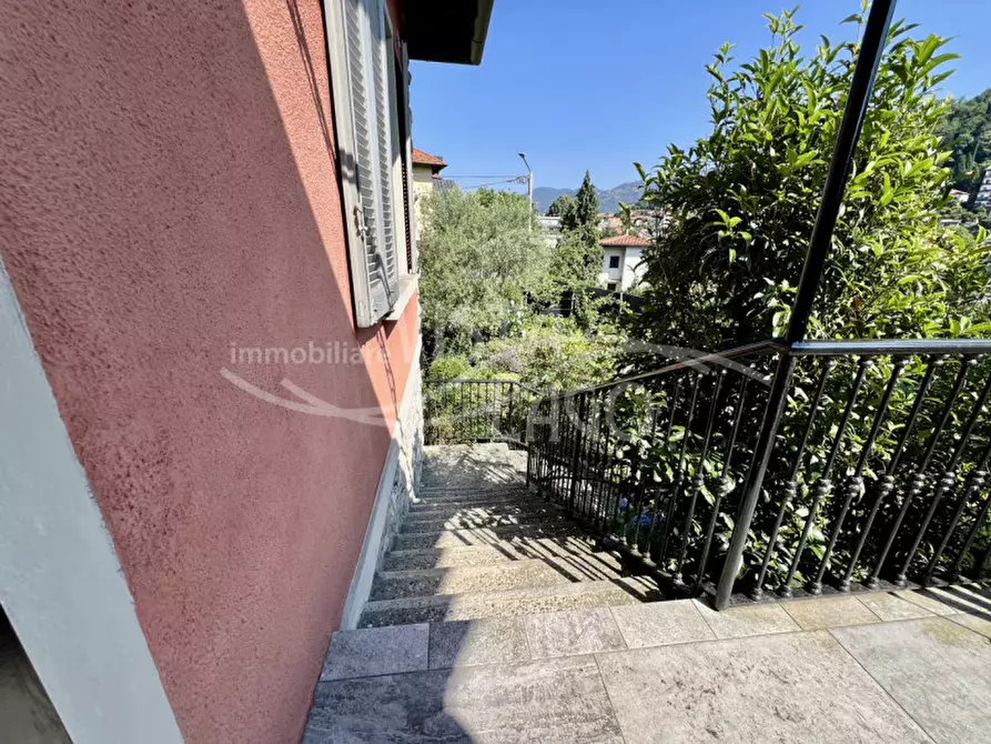 Immagine 41 di Villa in vendita  in Via Achille Sacchi 9 a Como