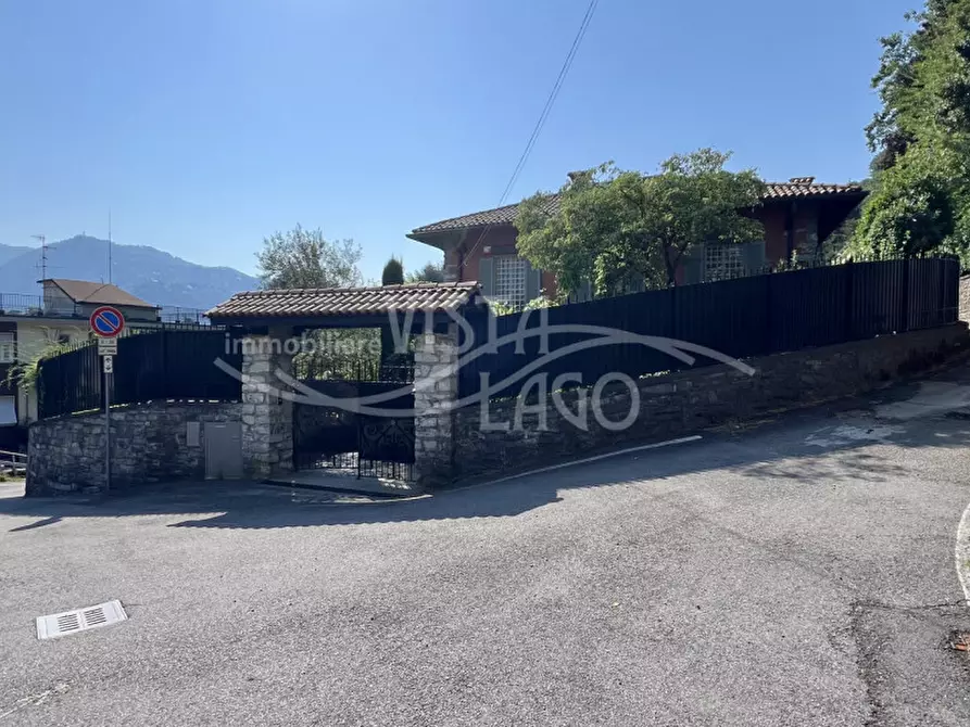 Immagine 73 di Villa in vendita  in Via Achille Sacchi 9 a Como