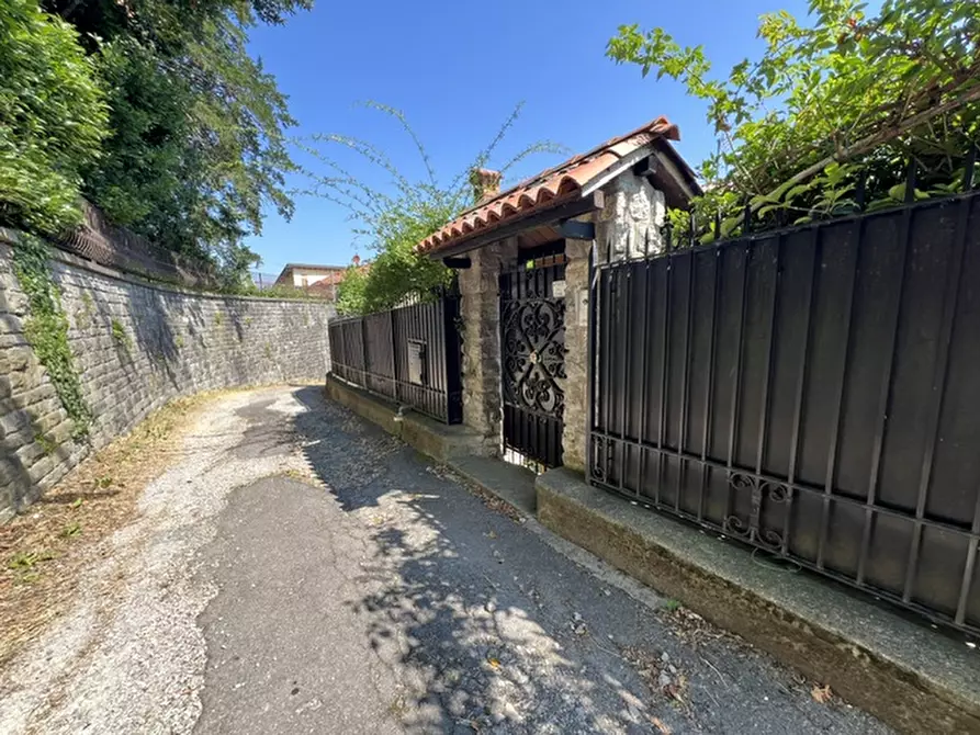 Immagine 74 di Villa in vendita  in Via Achille Sacchi 9 a Como