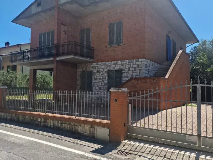Immagine 1 di Villa in vendita  a Sinalunga