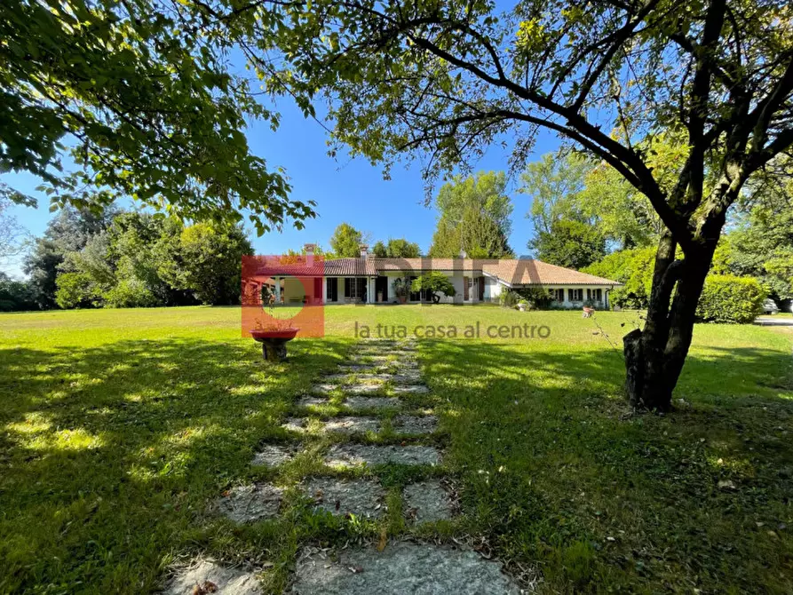 Immagine 3 di Villa in vendita  in Via Quattro Novembre a Carbonera