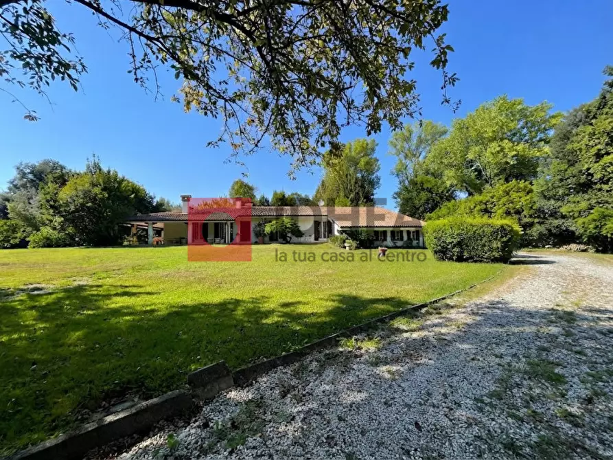 Immagine 4 di Villa in vendita  in Via Quattro Novembre a Carbonera