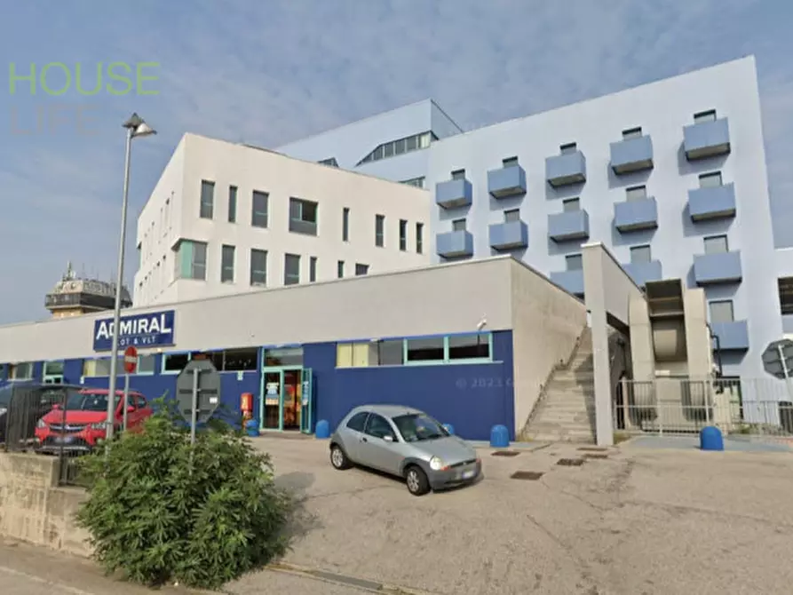Immagine 4 di Negozio in vendita  in Via Gombe a Thiene