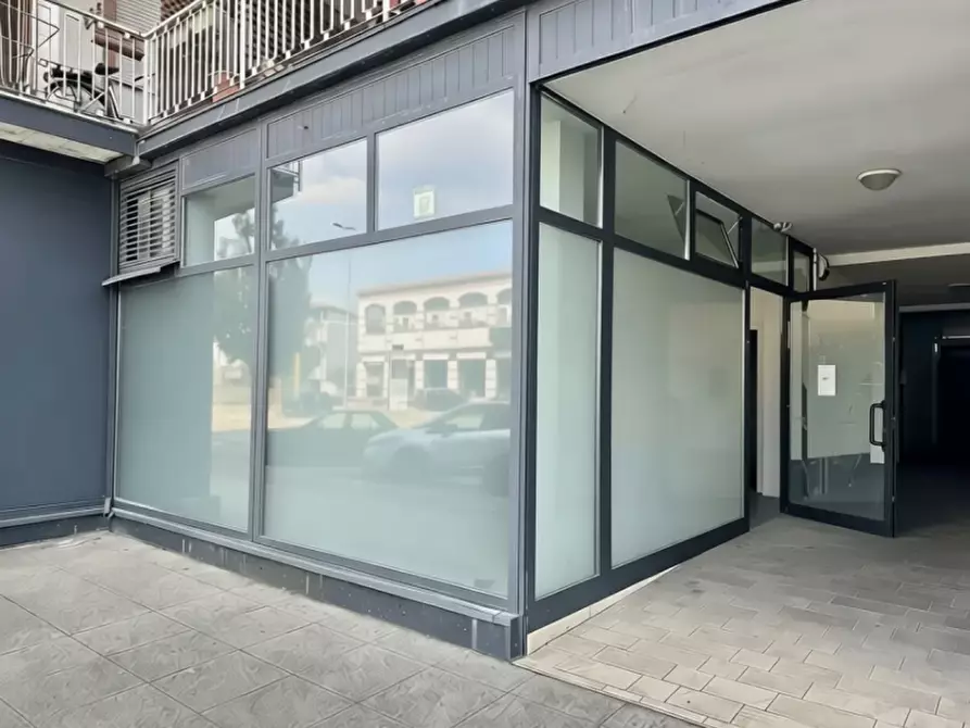 Immagine 1 di Negozio in vendita  in Via Strà a Caldiero