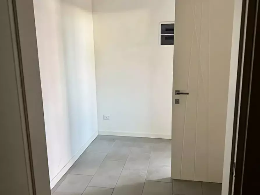 Immagine 4 di Negozio in vendita  in Via Strà a Caldiero