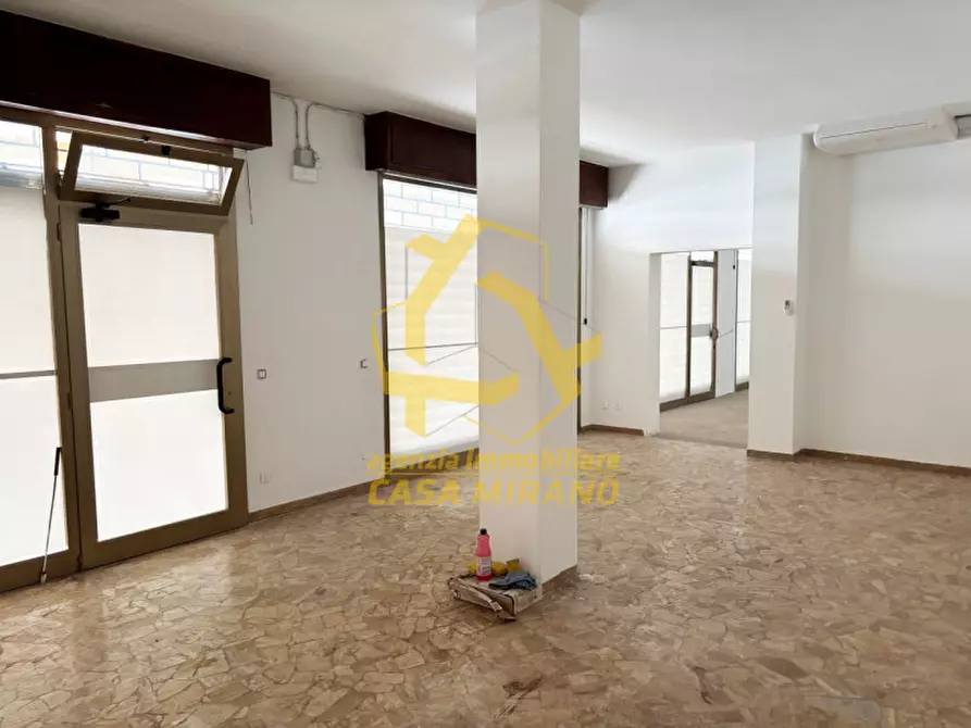 Immagine 1 di Negozio in vendita  in Viale Viareggio a Spinea