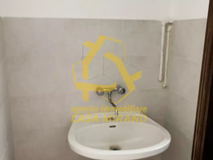 Immagine 9 di Negozio in vendita  in Viale Viareggio a Spinea