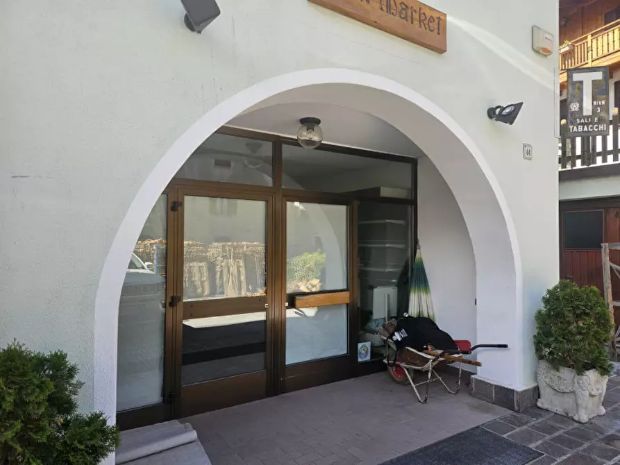 Immagine 4 di Negozio in affitto  in Via Brescia, n.61 a Dimaro Folgarida