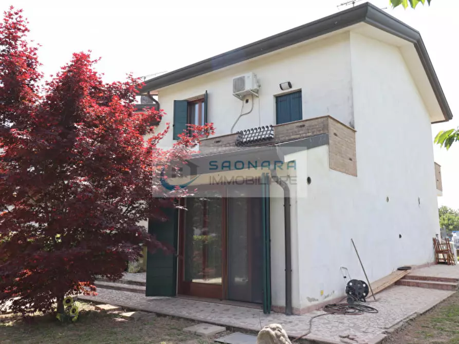 Immagine 1 di Casa trifamiliare in vendita  in Via Vittorio emanuele II a Legnaro