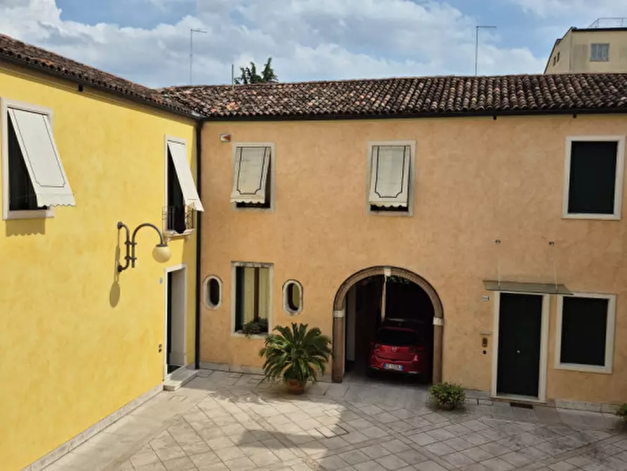Immagine 11 di Appartamento in vendita  in Via Ognissanti a Padova