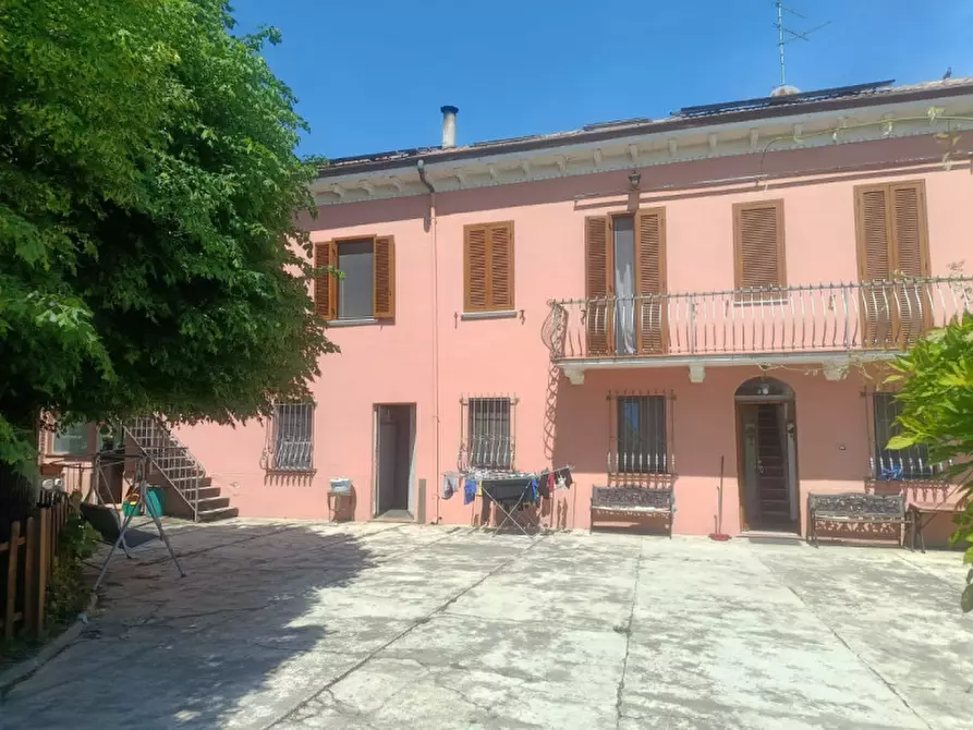 Immagine 2 di Casa bifamiliare in vendita  in Cantone Corno 22 a Casale Monferrato