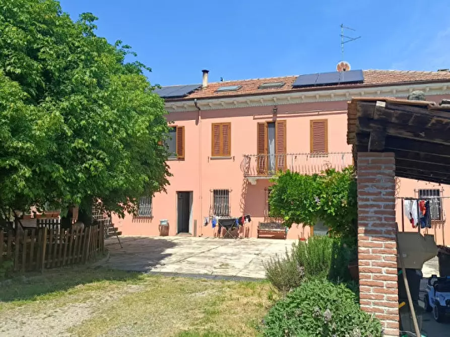 Immagine 3 di Casa bifamiliare in vendita  in Cantone Corno 22 a Casale Monferrato